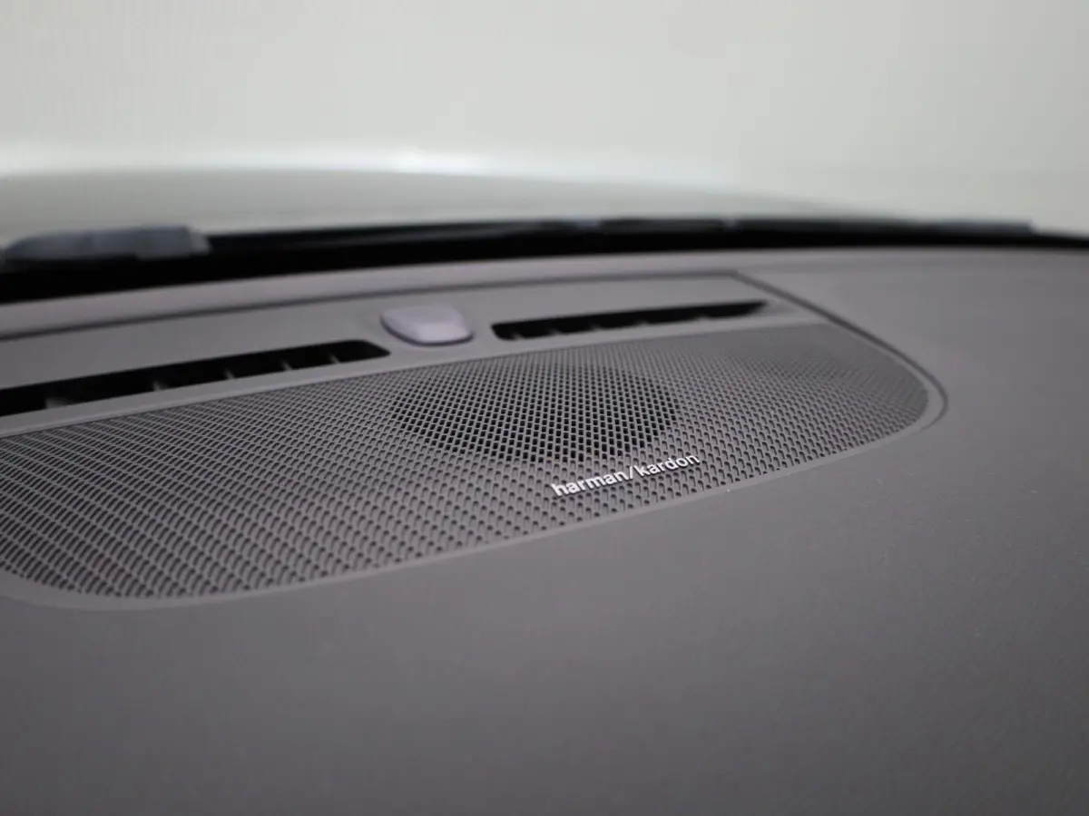 T4 Geartronic R-Design | WORDT VERWACHT | ACHTERUITRIJCAMERA | HARMAN KARDON | STOELVERWARMING | STUURWIELVERWARMING | LEDER | MEMORY | CLIMATE CONTROL | CRUISE CONTROL |