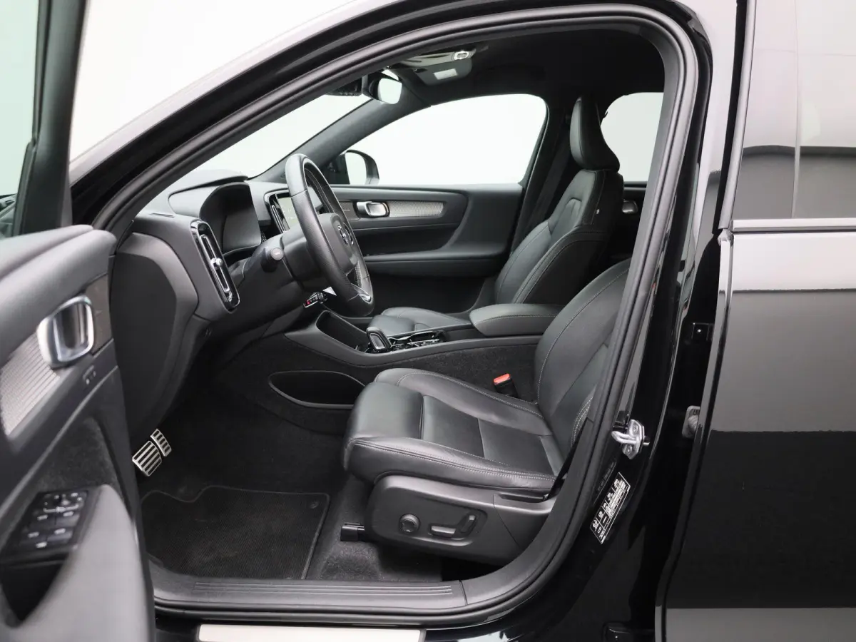 T4 Geartronic R-Design | WORDT VERWACHT | ACHTERUITRIJCAMERA | HARMAN KARDON | STOELVERWARMING | STUURWIELVERWARMING | LEDER | MEMORY | CLIMATE CONTROL | CRUISE CONTROL |