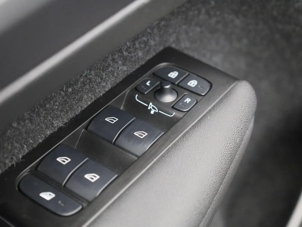 T4 Geartronic R-Design | WORDT VERWACHT | ACHTERUITRIJCAMERA | HARMAN KARDON | STOELVERWARMING | STUURWIELVERWARMING | LEDER | MEMORY | CLIMATE CONTROL | CRUISE CONTROL |