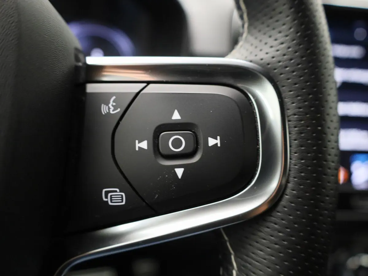 T4 Geartronic R-Design | WORDT VERWACHT | ACHTERUITRIJCAMERA | HARMAN KARDON | STOELVERWARMING | STUURWIELVERWARMING | LEDER | MEMORY | CLIMATE CONTROL | CRUISE CONTROL |