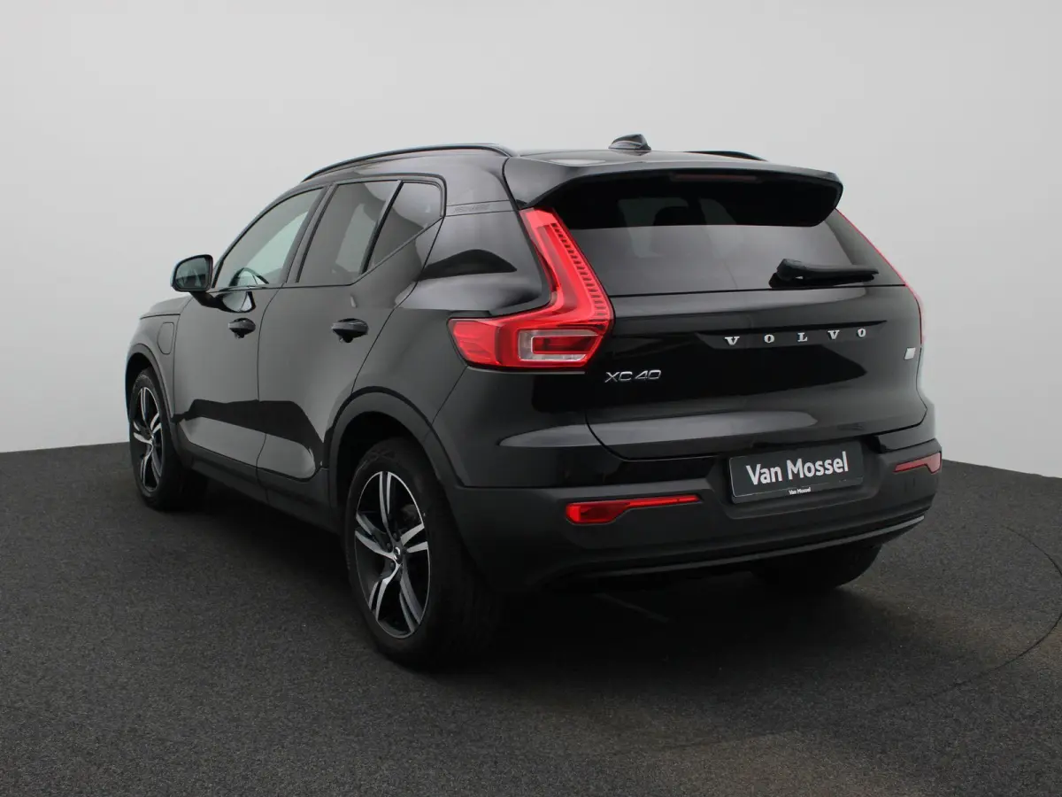 T4 Geartronic R-Design | WORDT VERWACHT | ACHTERUITRIJCAMERA | HARMAN KARDON | STOELVERWARMING | STUURWIELVERWARMING | LEDER | MEMORY | CLIMATE CONTROL | CRUISE CONTROL |