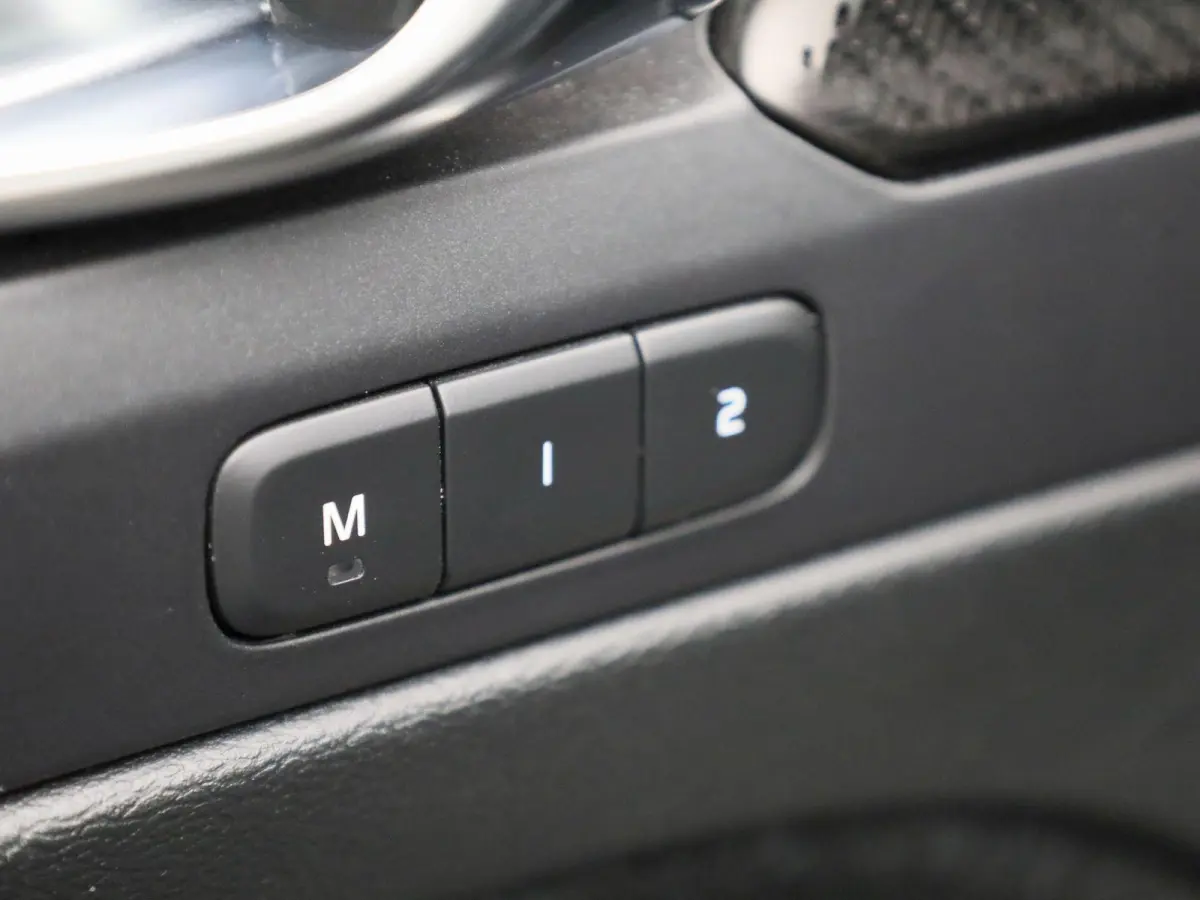 T4 Geartronic R-Design | WORDT VERWACHT | ACHTERUITRIJCAMERA | HARMAN KARDON | STOELVERWARMING | STUURWIELVERWARMING | LEDER | MEMORY | CLIMATE CONTROL | CRUISE CONTROL |