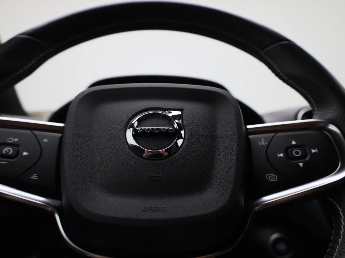 T4 Geartronic R-Design | WORDT VERWACHT | ACHTERUITRIJCAMERA | HARMAN KARDON | STOELVERWARMING | STUURWIELVERWARMING | LEDER | MEMORY | CLIMATE CONTROL | CRUISE CONTROL |