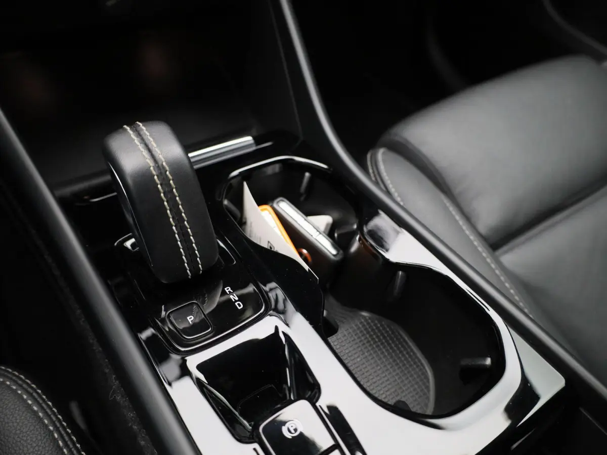 T4 Geartronic R-Design | WORDT VERWACHT | ACHTERUITRIJCAMERA | HARMAN KARDON | STOELVERWARMING | STUURWIELVERWARMING | LEDER | MEMORY | CLIMATE CONTROL | CRUISE CONTROL |