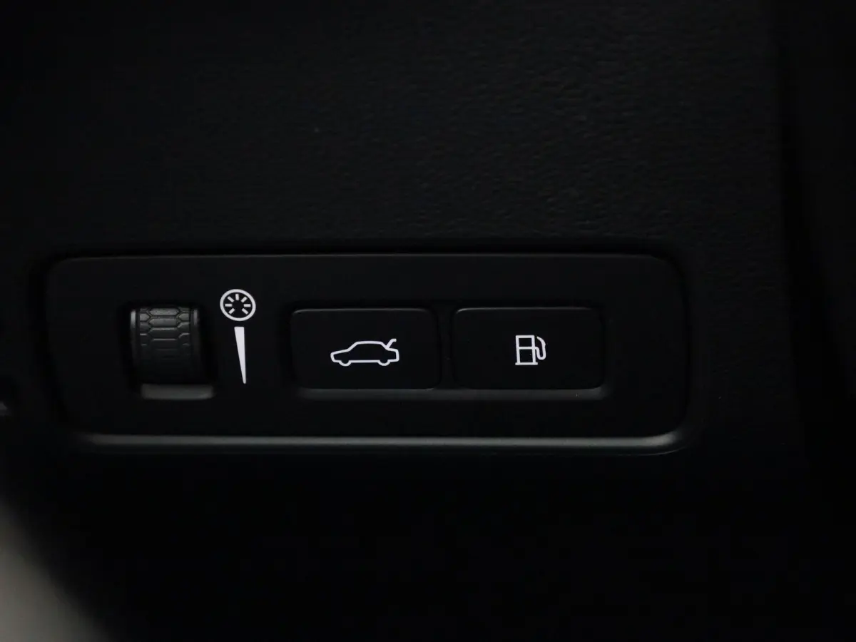 T4 Geartronic R-Design | WORDT VERWACHT | ACHTERUITRIJCAMERA | HARMAN KARDON | STOELVERWARMING | STUURWIELVERWARMING | LEDER | MEMORY | CLIMATE CONTROL | CRUISE CONTROL |
