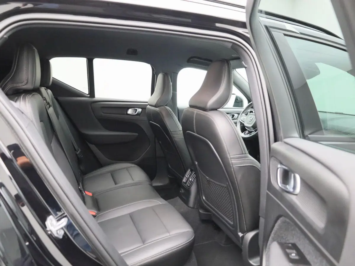 T4 Geartronic R-Design | WORDT VERWACHT | ACHTERUITRIJCAMERA | HARMAN KARDON | STOELVERWARMING | STUURWIELVERWARMING | LEDER | MEMORY | CLIMATE CONTROL | CRUISE CONTROL |