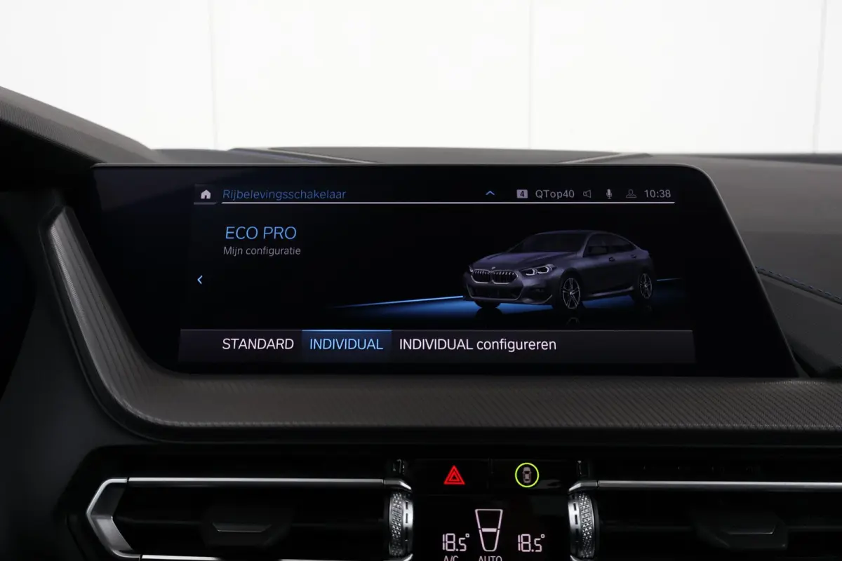 218i | Sport Pakket pro | Panorama Dak | Stuur & Stoelverwarming Voor | Adaptieve Led | Harman Kardon | Frozen Pure Grey |
