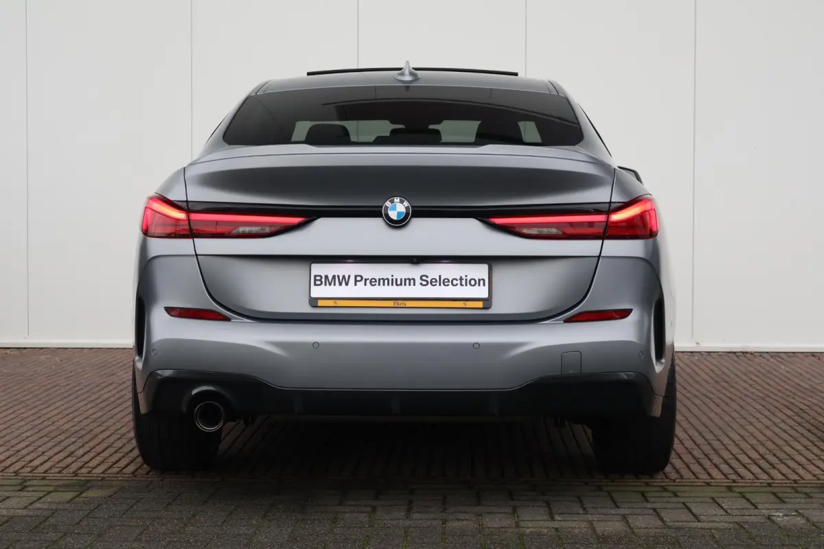 218i | Sport Pakket pro | Panorama Dak | Stuur & Stoelverwarming Voor | Adaptieve Led | Harman Kardon | Frozen Pure Grey |