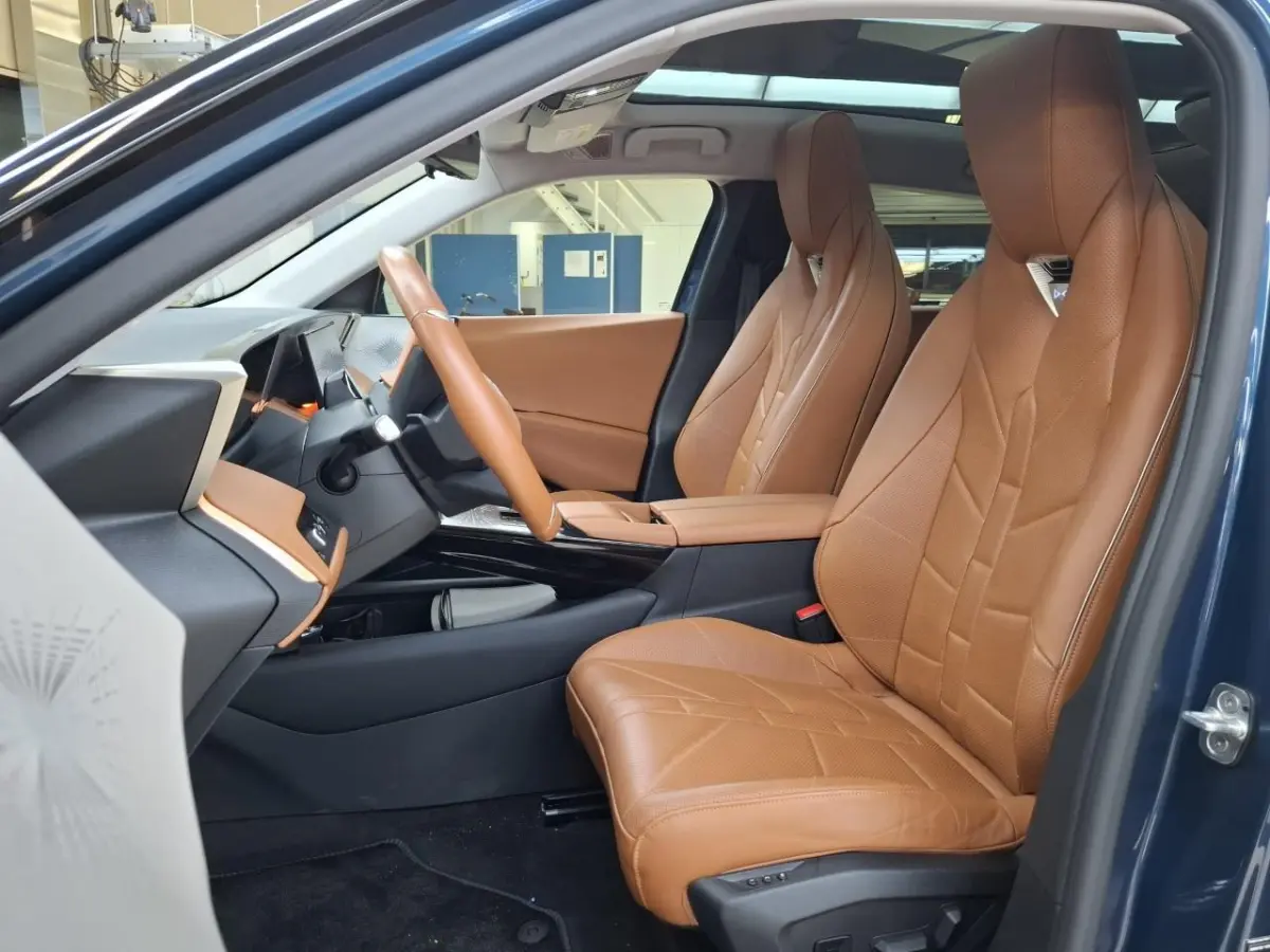 Long Range Étoile Absolute Comfort Tech 97 kWh | Long Range | WLTP 693km | Nieuwprijs €75.000,- | NL auto | BTW | Panoramadak | 21 Inch |