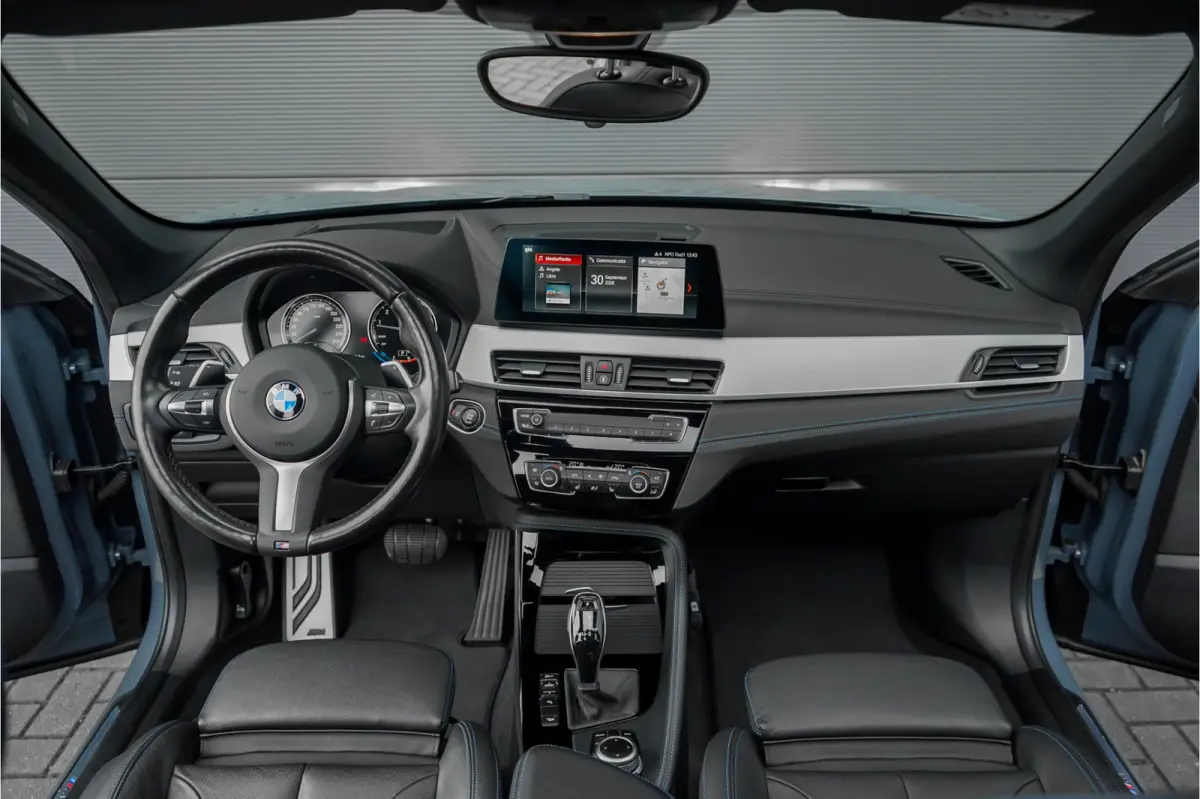 xDrive25i High Executive M-Sport Pano Trekhaak H/K Shadow Stuurverw 20"