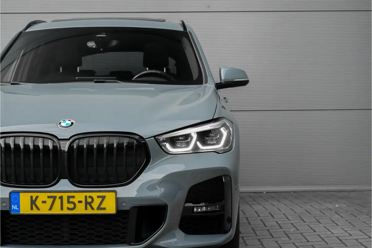 xDrive25i High Executive M-Sport Pano Trekhaak H/K Shadow Stuurverw 20"