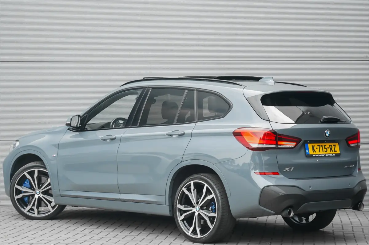 xDrive25i High Executive M-Sport Pano Trekhaak H/K Shadow Stuurverw 20"