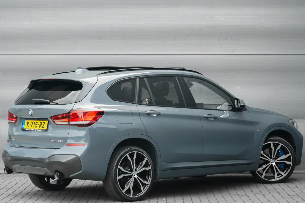 xDrive25i High Executive M-Sport Pano Trekhaak H/K Shadow Stuurverw 20"