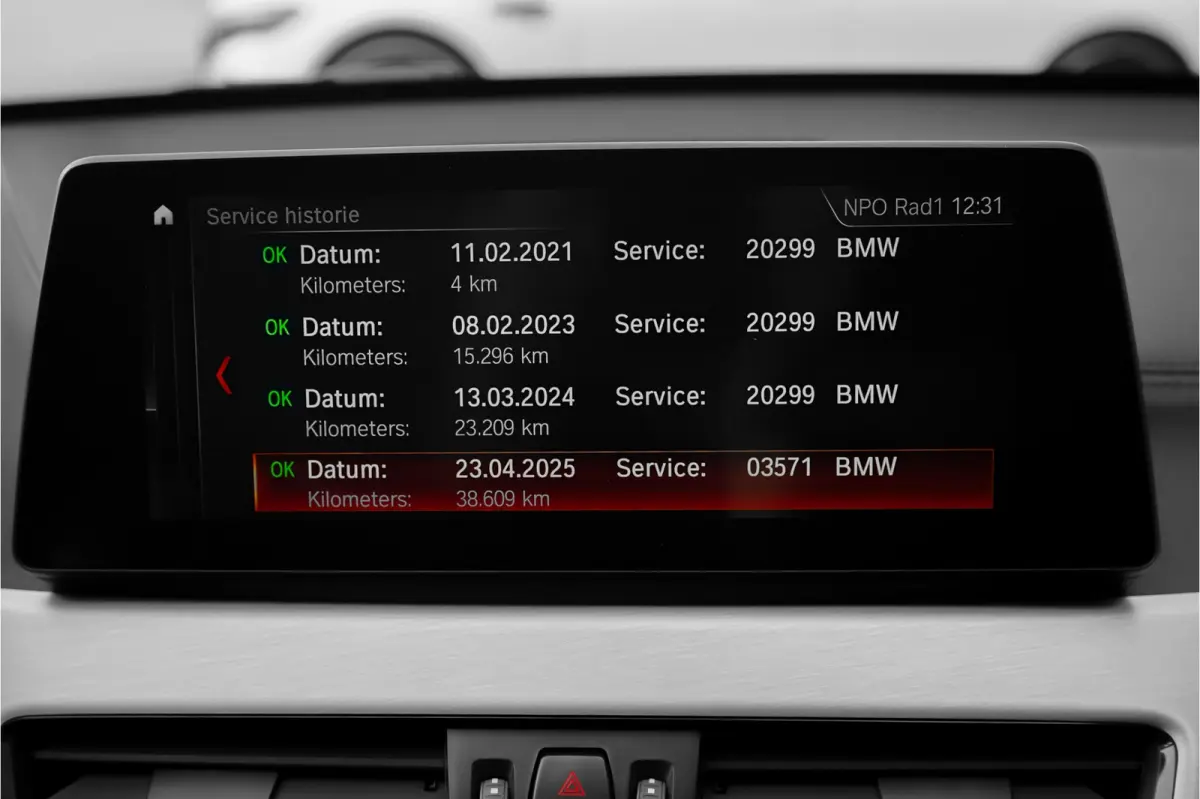 xDrive25i High Executive M-Sport Pano Trekhaak H/K Shadow Stuurverw 20"