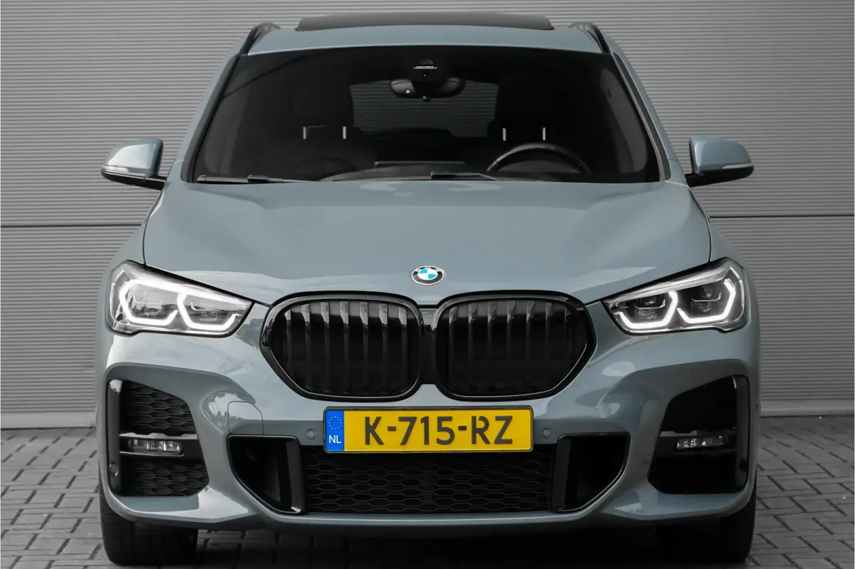 xDrive25i High Executive M-Sport Pano Trekhaak H/K Shadow Stuurverw 20"