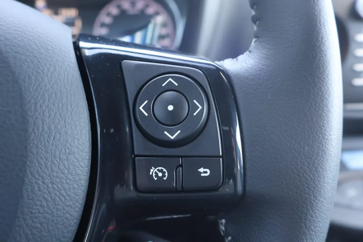 1.5 VVT-i Design Red | Automaat | Cruise Control | Camera | Climate Control |