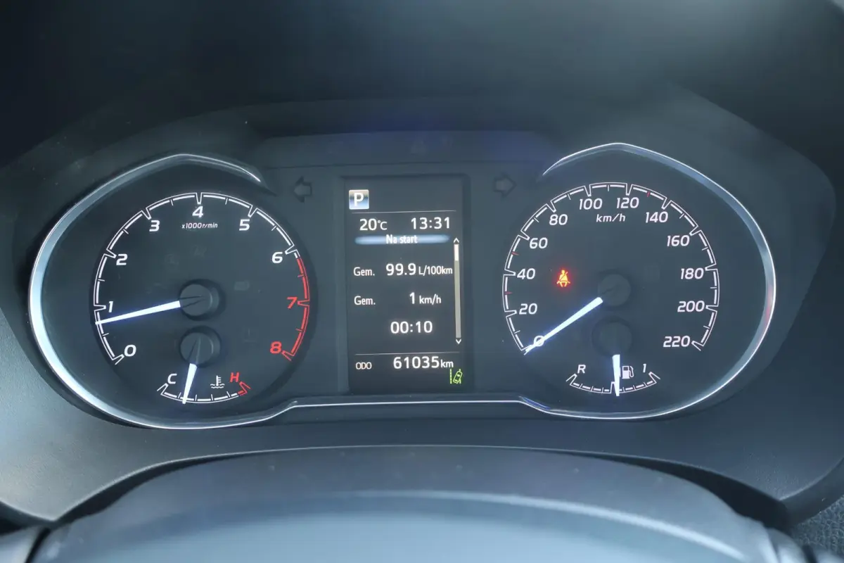 1.5 VVT-i Design Red | Automaat | Cruise Control | Camera | Climate Control |