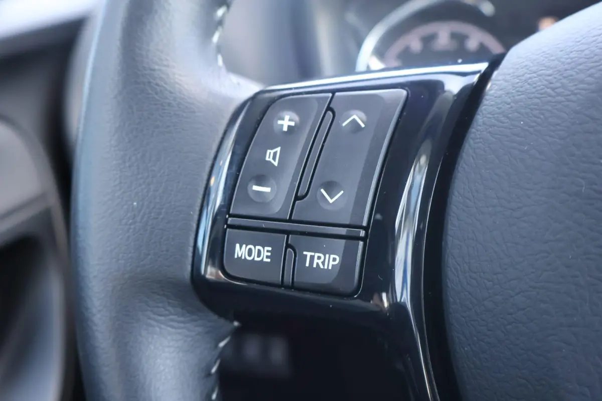 1.5 VVT-i Design Red | Automaat | Cruise Control | Camera | Climate Control |