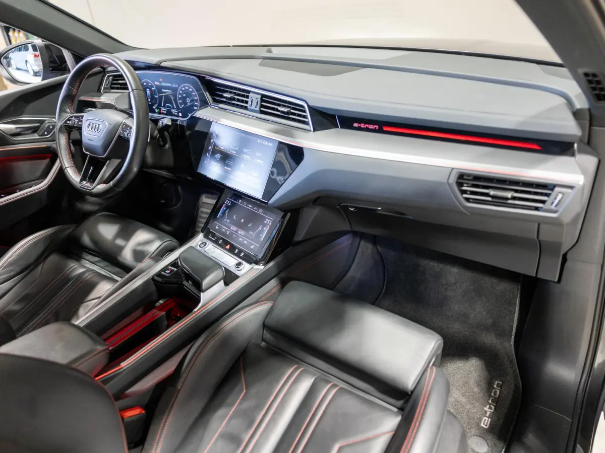 50 quattro S-Line Edition 95 kWh SOH 90% / 340pk / NAP / Panorama dak / Leder / Elektrische stoelverstelling met geheugen /