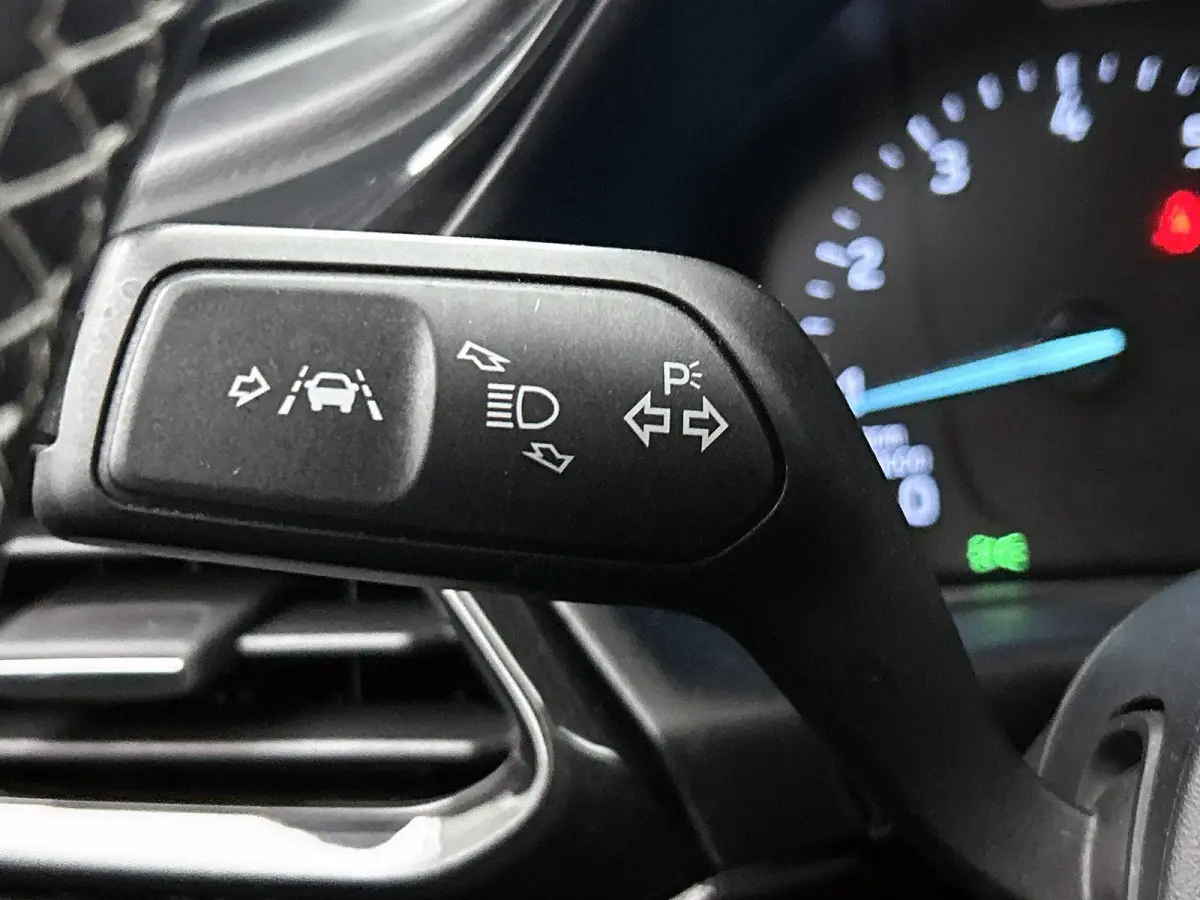 1.0 EcoBoost Titanium | Trekhaak | Parkeersensoren | LM Velgen | Apple Carplay / Android Auto