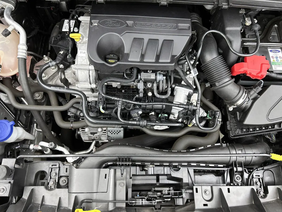 1.0 EcoBoost Titanium | Trekhaak | Parkeersensoren | LM Velgen | Apple Carplay / Android Auto