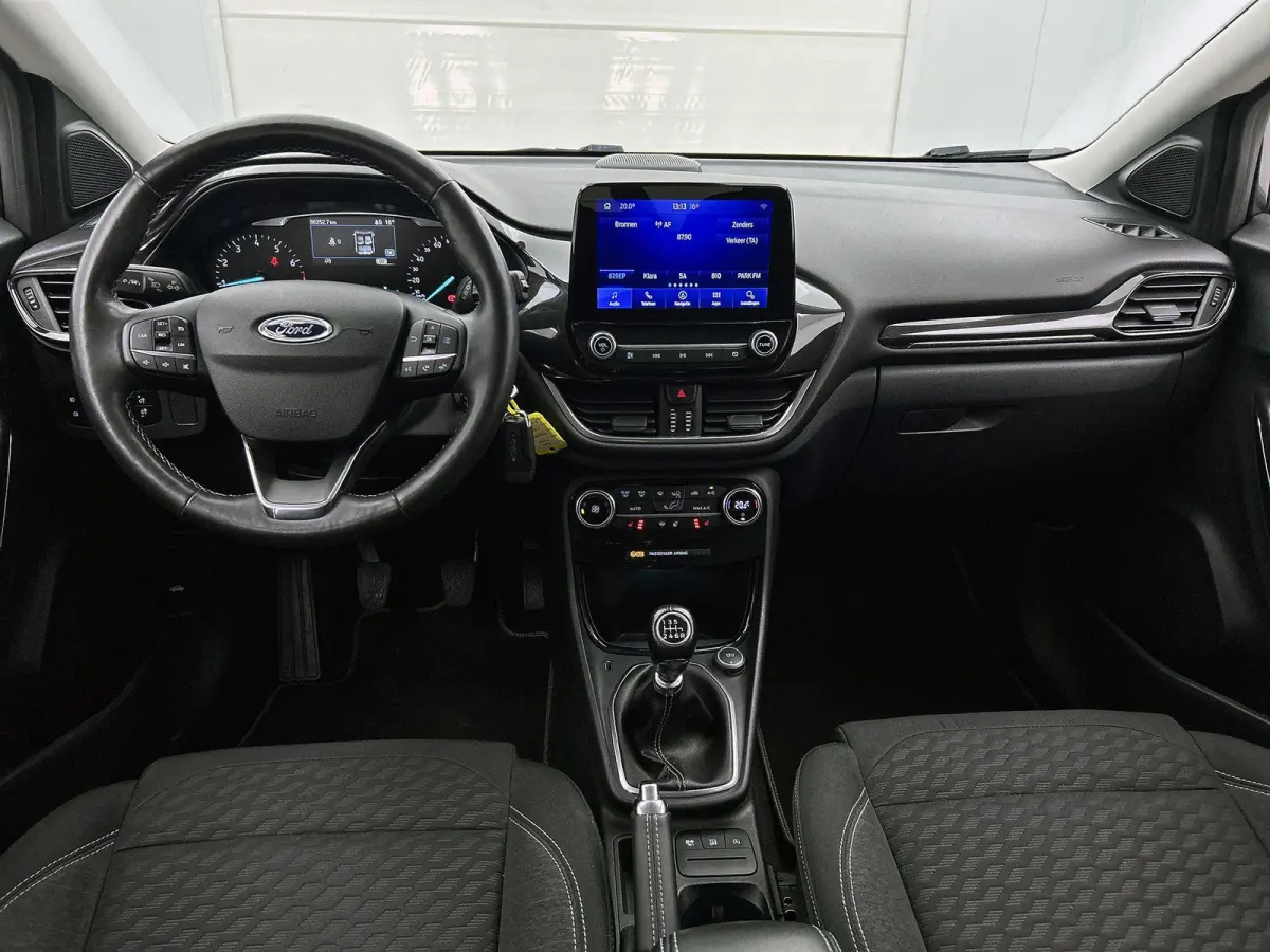 1.0 EcoBoost Titanium | Trekhaak | Parkeersensoren | LM Velgen | Apple Carplay / Android Auto