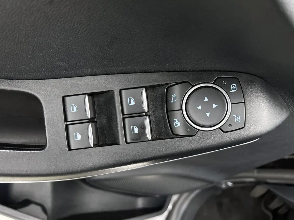 1.0 EcoBoost Titanium | Trekhaak | Parkeersensoren | LM Velgen | Apple Carplay / Android Auto