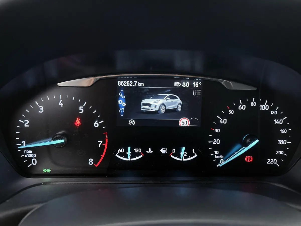 1.0 EcoBoost Titanium | Trekhaak | Parkeersensoren | LM Velgen | Apple Carplay / Android Auto