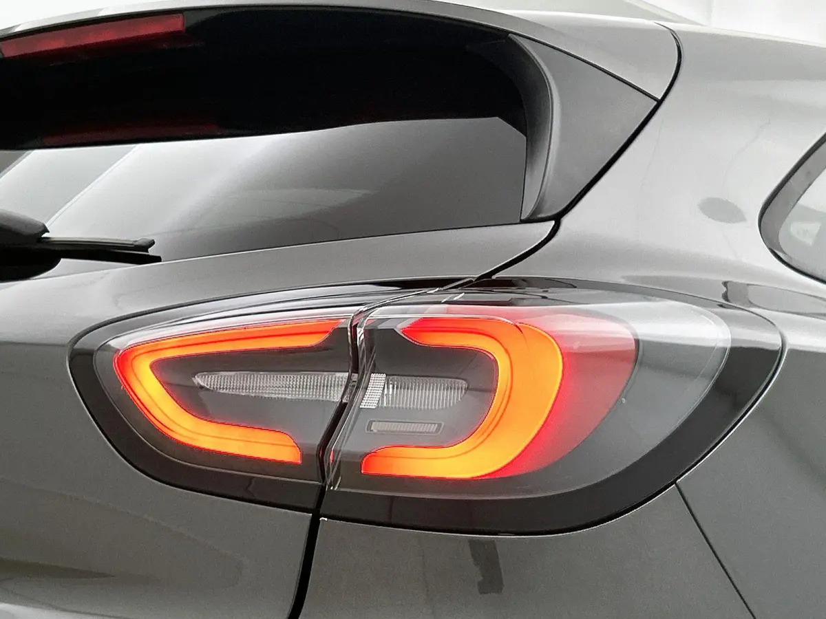 1.0 EcoBoost Titanium | Trekhaak | Parkeersensoren | LM Velgen | Apple Carplay / Android Auto
