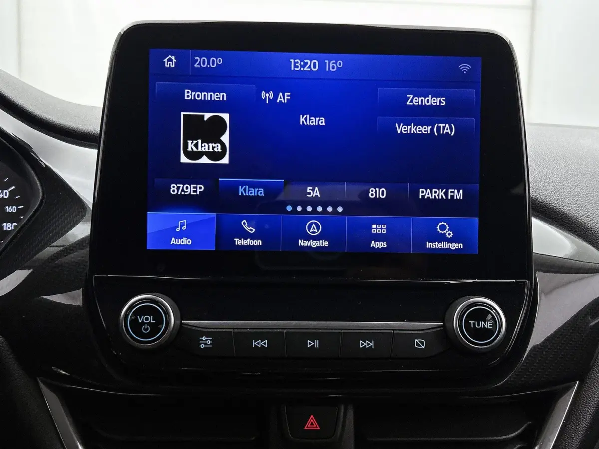 1.0 EcoBoost Titanium | Trekhaak | Parkeersensoren | LM Velgen | Apple Carplay / Android Auto