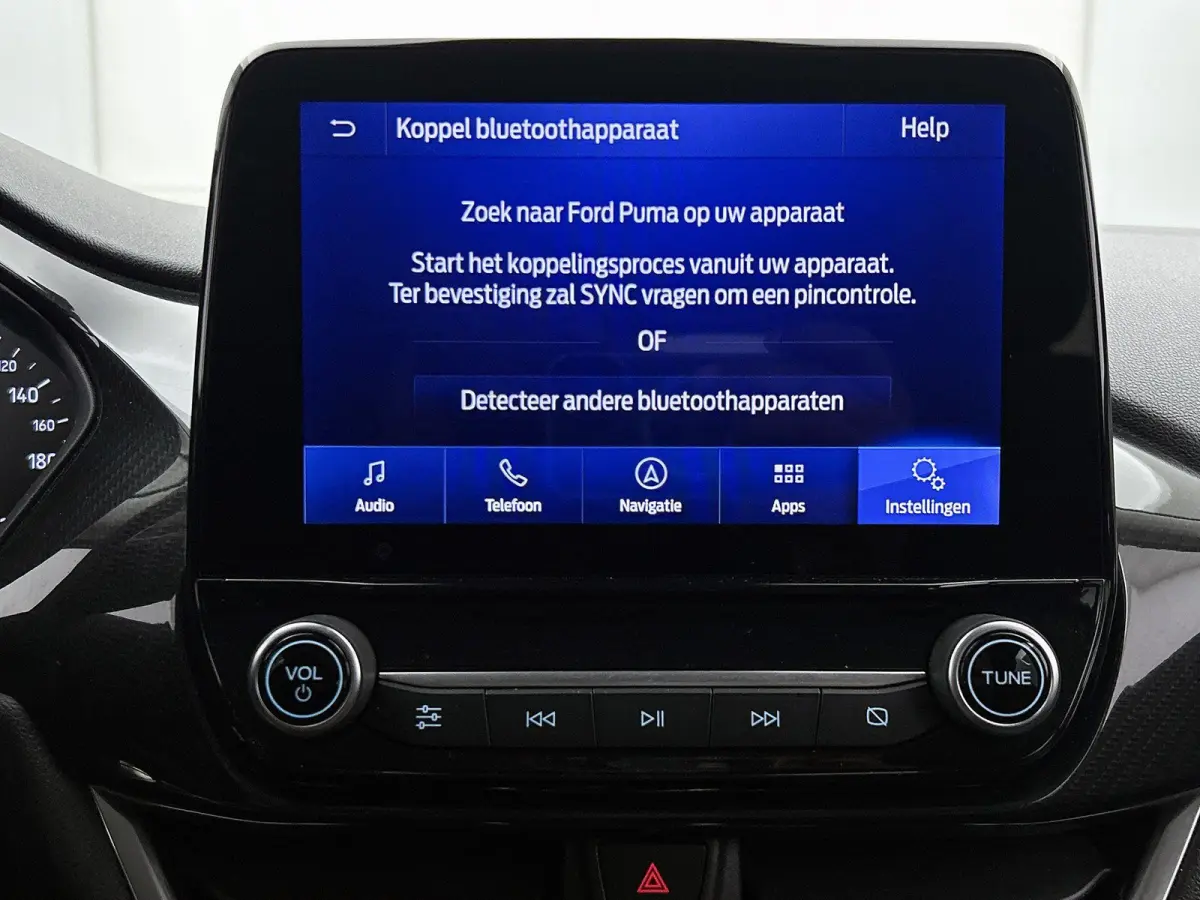 1.0 EcoBoost Titanium | Trekhaak | Parkeersensoren | LM Velgen | Apple Carplay / Android Auto