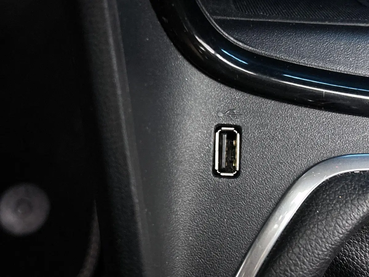 1.0 EcoBoost Titanium | Trekhaak | Parkeersensoren | LM Velgen | Apple Carplay / Android Auto