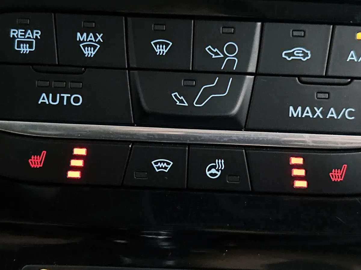 1.0 EcoBoost Titanium | Trekhaak | Parkeersensoren | LM Velgen | Apple Carplay / Android Auto
