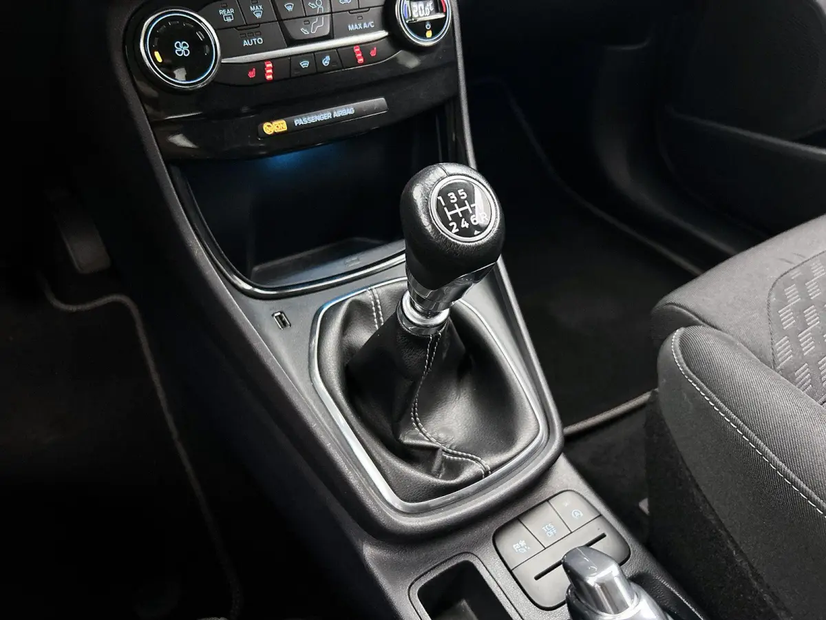 1.0 EcoBoost Titanium | Trekhaak | Parkeersensoren | LM Velgen | Apple Carplay / Android Auto