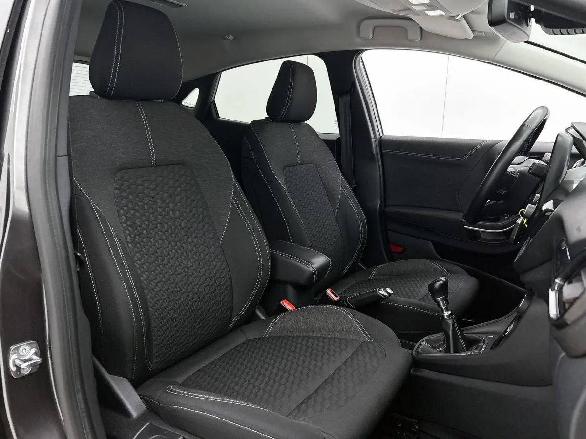 1.0 EcoBoost Titanium | Trekhaak | Parkeersensoren | LM Velgen | Apple Carplay / Android Auto