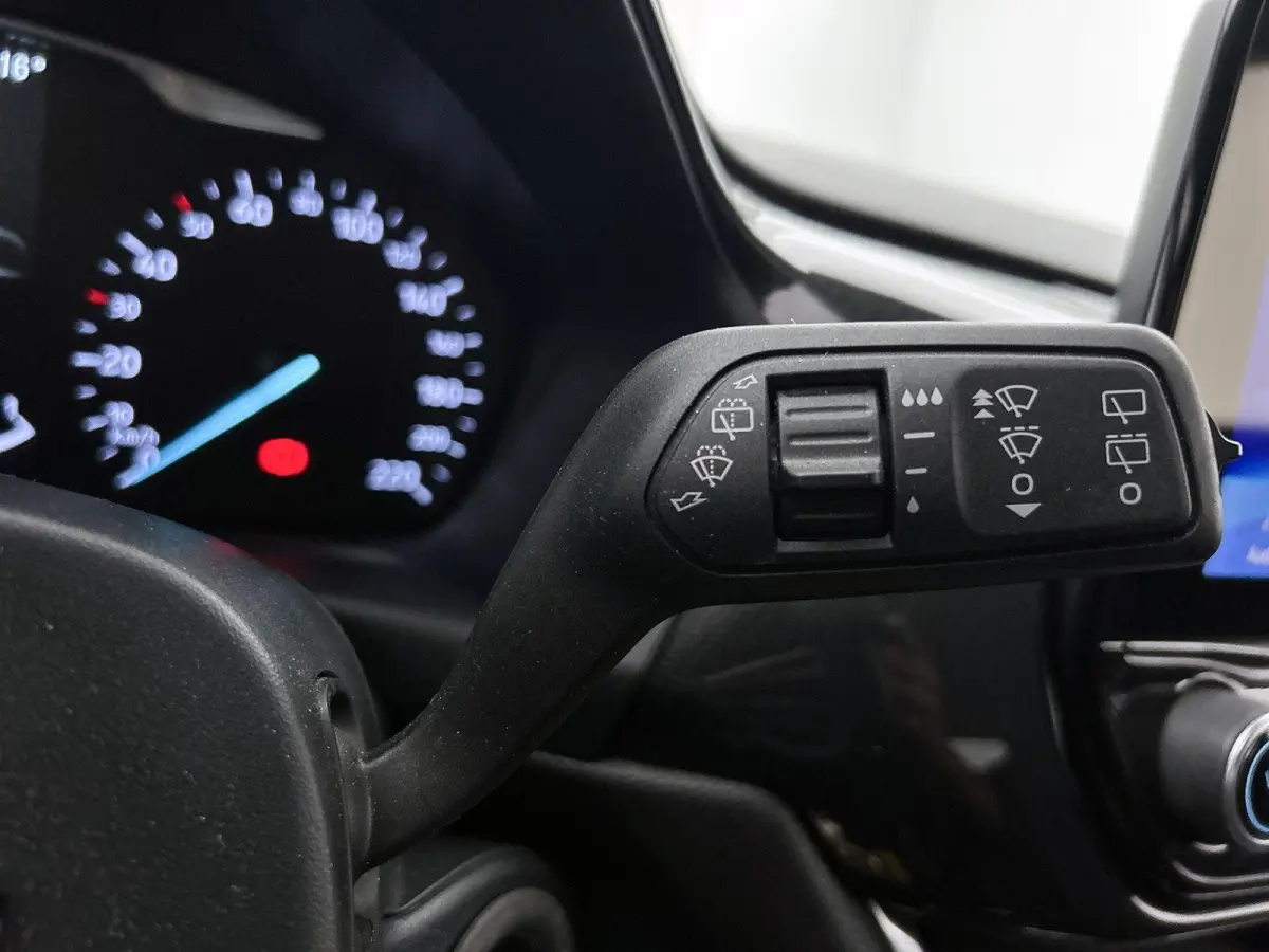 1.0 EcoBoost Titanium | Trekhaak | Parkeersensoren | LM Velgen | Apple Carplay / Android Auto