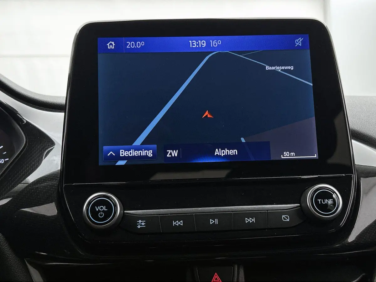 1.0 EcoBoost Titanium | Trekhaak | Parkeersensoren | LM Velgen | Apple Carplay / Android Auto