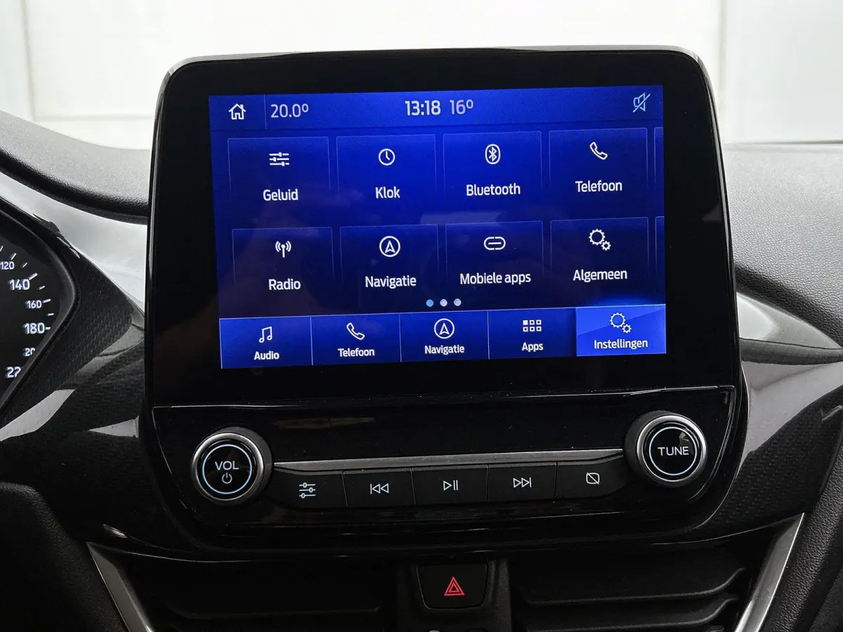 1.0 EcoBoost Titanium | Trekhaak | Parkeersensoren | LM Velgen | Apple Carplay / Android Auto
