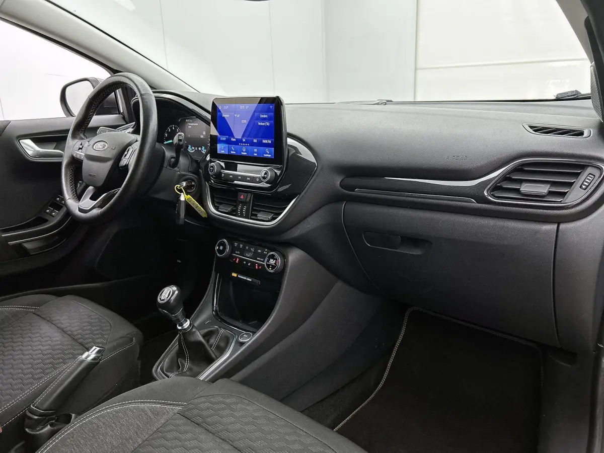 1.0 EcoBoost Titanium | Trekhaak | Parkeersensoren | LM Velgen | Apple Carplay / Android Auto