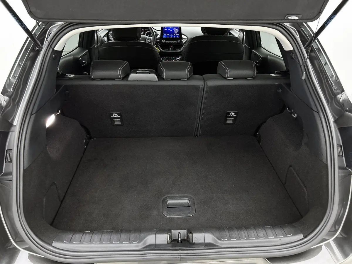 1.0 EcoBoost Titanium | Trekhaak | Parkeersensoren | LM Velgen | Apple Carplay / Android Auto