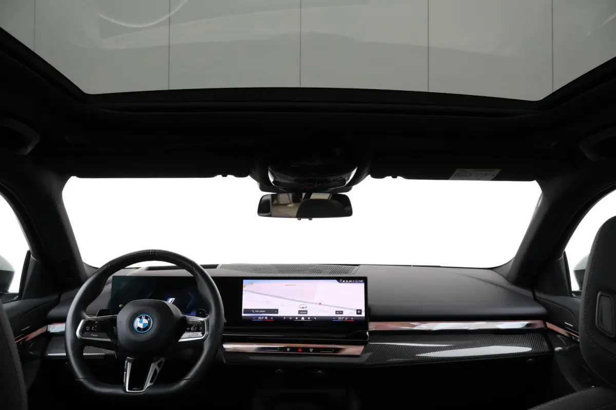 550e xDrive | SoH 100% | Sport Pakket Pro | Panorama Dak | Adaptief Onderstel Professional | Elektr. Stoelen | Driving Assistant Professional | Parking Assistant Plus | Adaptieve Led | Stuur
