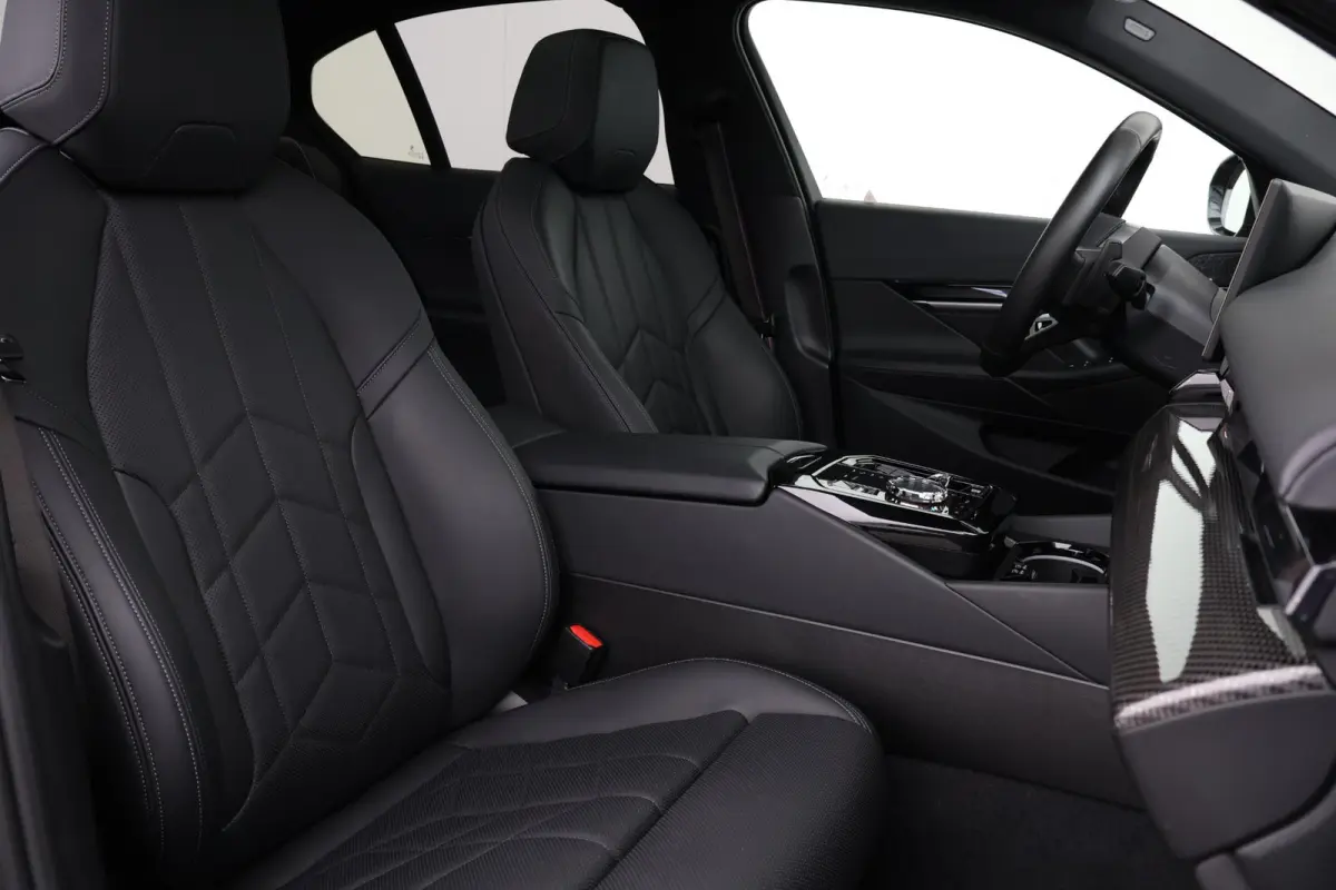 550e xDrive | SoH 100% | Sport Pakket Pro | Panorama Dak | Adaptief Onderstel Professional | Elektr. Stoelen | Driving Assistant Professional | Parking Assistant Plus | Adaptieve Led | Stuur
