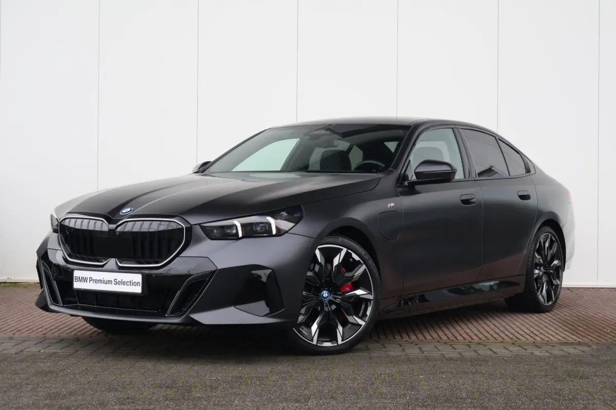 550e xDrive | SoH 100% | Sport Pakket Pro | Panorama Dak | Adaptief Onderstel Professional | Elektr. Stoelen | Driving Assistant Professional | Parking Assistant Plus | Adaptieve Led | Stuur