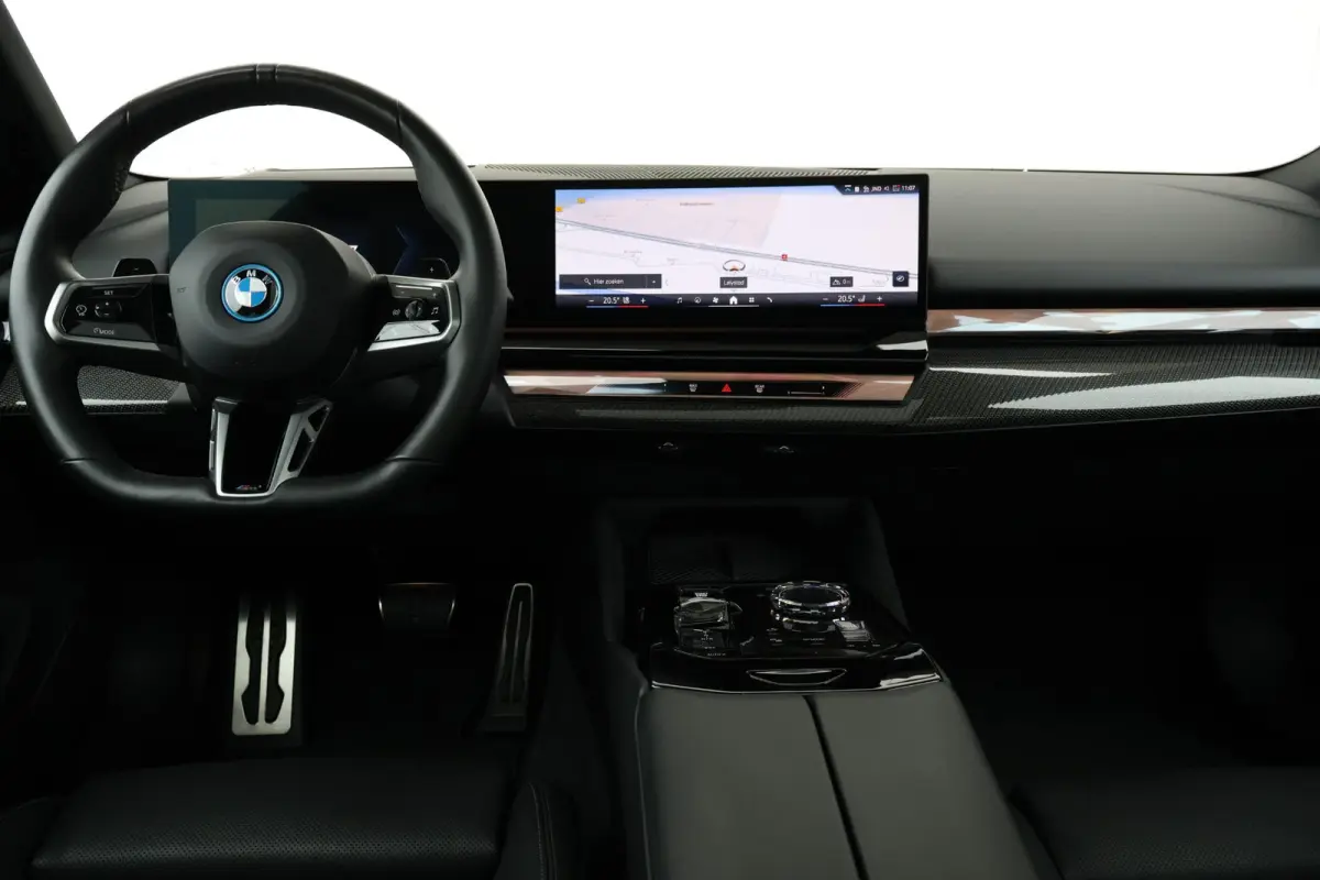 550e xDrive | SoH 100% | Sport Pakket Pro | Panorama Dak | Adaptief Onderstel Professional | Elektr. Stoelen | Driving Assistant Professional | Parking Assistant Plus | Adaptieve Led | Stuur