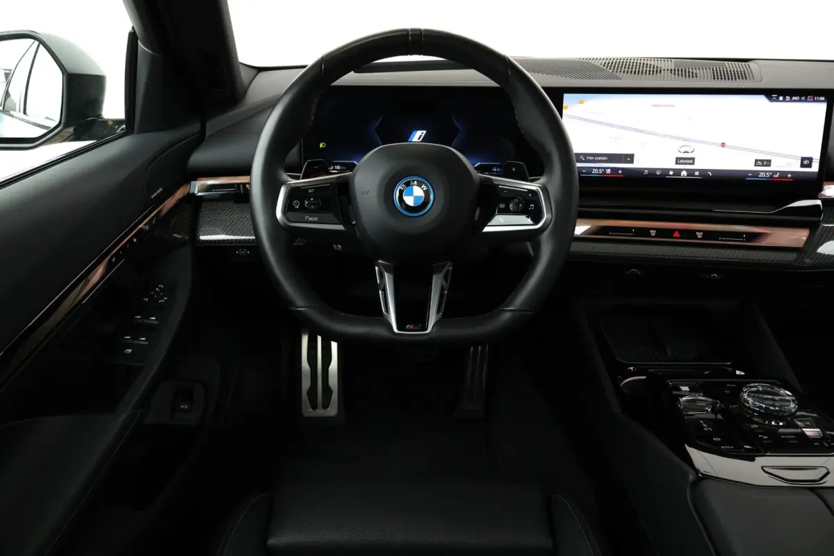 550e xDrive | SoH 100% | Sport Pakket Pro | Panorama Dak | Adaptief Onderstel Professional | Elektr. Stoelen | Driving Assistant Professional | Parking Assistant Plus | Adaptieve Led | Stuur