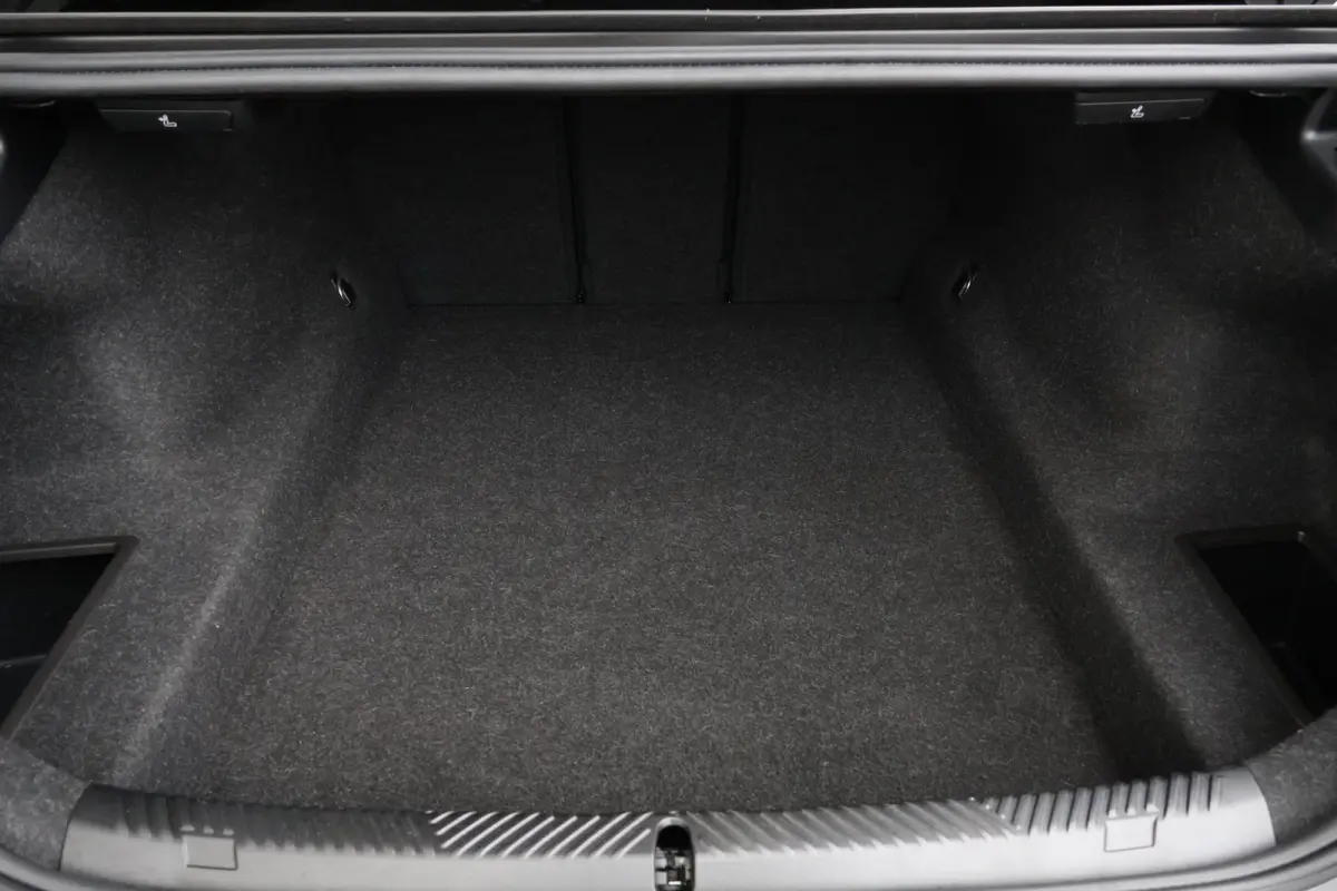 550e xDrive | SoH 100% | Sport Pakket Pro | Panorama Dak | Adaptief Onderstel Professional | Elektr. Stoelen | Driving Assistant Professional | Parking Assistant Plus | Adaptieve Led | Stuur