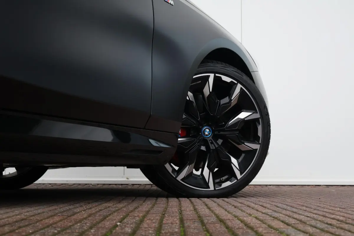 550e xDrive | SoH 100% | Sport Pakket Pro | Panorama Dak | Adaptief Onderstel Professional | Elektr. Stoelen | Driving Assistant Professional | Parking Assistant Plus | Adaptieve Led | Stuur