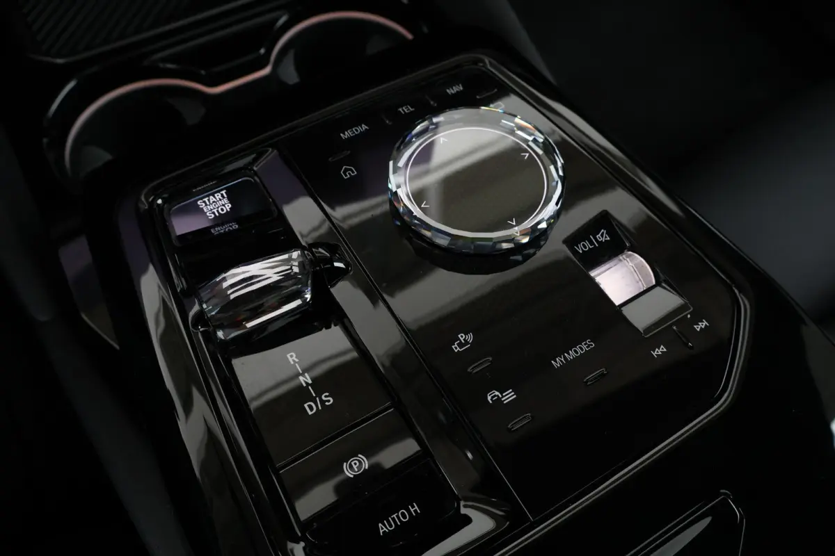 550e xDrive | SoH 100% | Sport Pakket Pro | Panorama Dak | Adaptief Onderstel Professional | Elektr. Stoelen | Driving Assistant Professional | Parking Assistant Plus | Adaptieve Led | Stuur