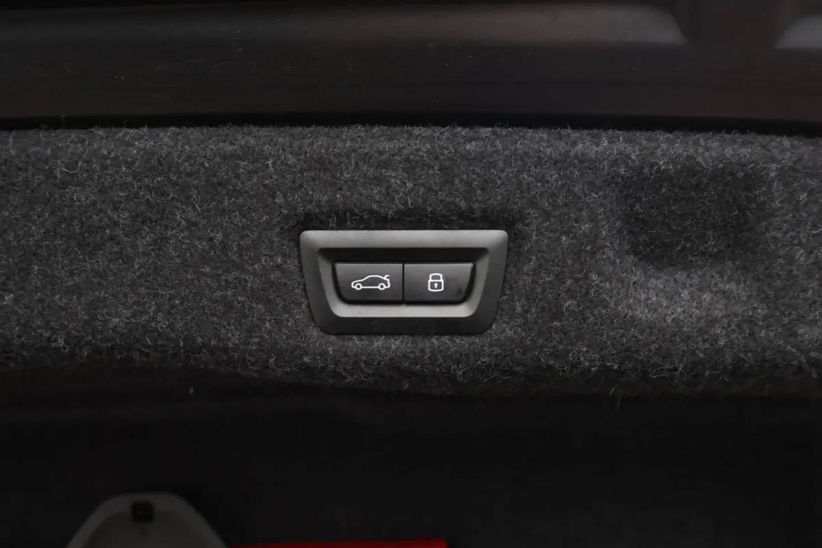 550e xDrive | SoH 100% | Sport Pakket Pro | Panorama Dak | Adaptief Onderstel Professional | Elektr. Stoelen | Driving Assistant Professional | Parking Assistant Plus | Adaptieve Led | Stuur