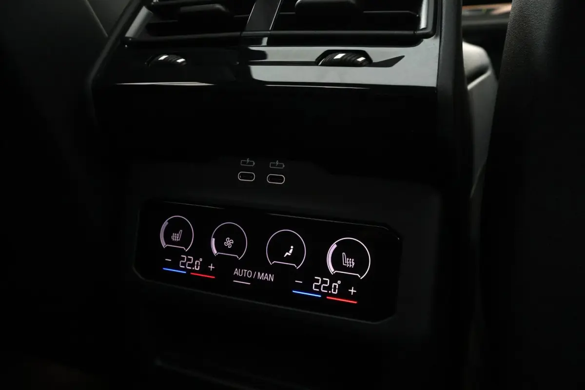 550e xDrive | SoH 100% | Sport Pakket Pro | Panorama Dak | Adaptief Onderstel Professional | Elektr. Stoelen | Driving Assistant Professional | Parking Assistant Plus | Adaptieve Led | Stuur